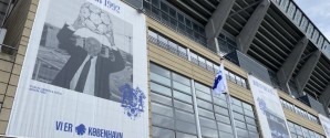 Harald Nielsen pryder Parken på stort banner