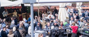 Lange Lone står på en Alpetop