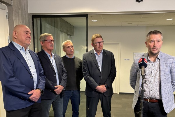 Politisk flertal lægger op til åbenhed og ændringer i udvalgsstrukturen