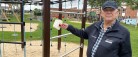 Bent tjekker sikkerheden på kommunens legepladser
