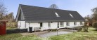Ugens bolig fra home: Charmerende landejendom ved Syvsten med 2,6 HA jord