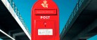 Nu kan du få en af de ikoniske røde postkasser – og støtte en god sag
