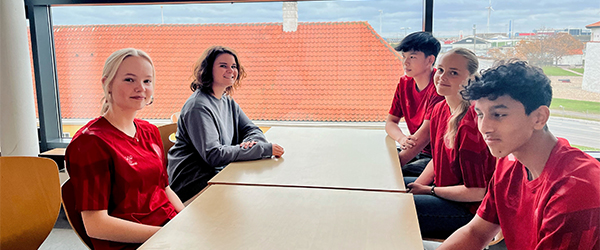 Østrigske Sophie taler tysk med eleverne på handelsskolen Østrigske Sophie taler tysk med eleverne på handelsskolen