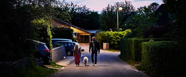 Vær opmærksom på naboernes huse, når du alligevel lufter hunden Vær opmærksom på naboernes huse, når du alligevel lufter hunden